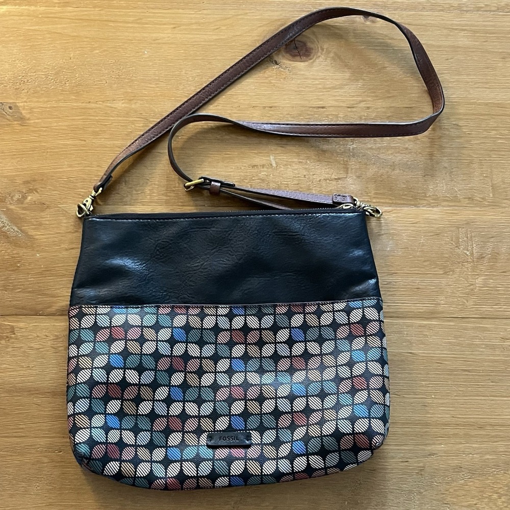 Fossil Black Multicolor Leaf Print Crossbody Shoulder Bag Brown Strap Zips Purse